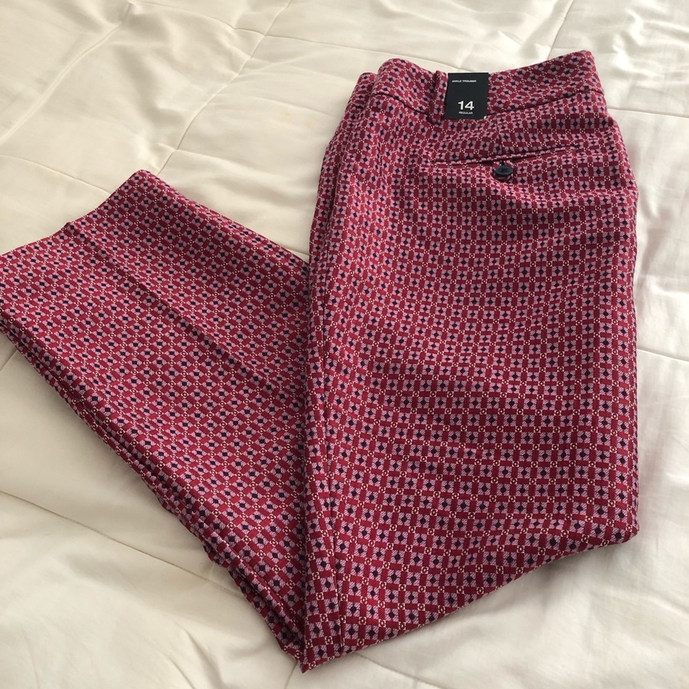 Limited ankle trouser